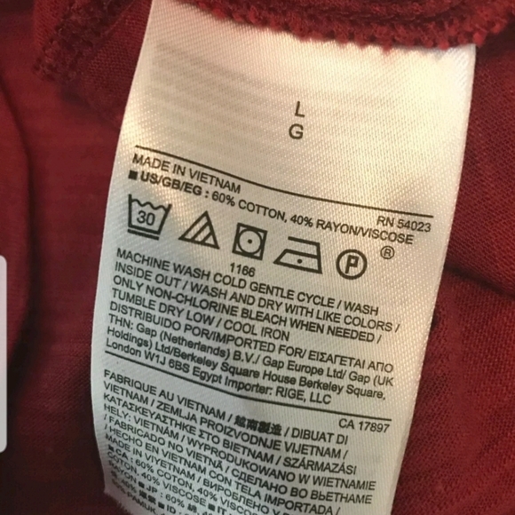 Banana Republic Red V-neck Tee - Picture 7 of 7